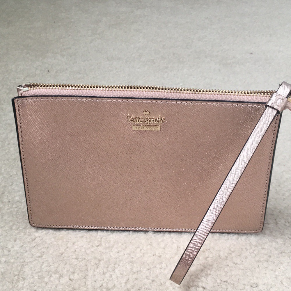 🌺Kate Spade wristlet rose gold